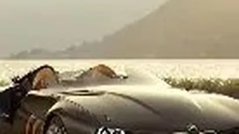 李亚鹏携年轻女友共赴火锅宴，浪漫牵手尽显恩爱